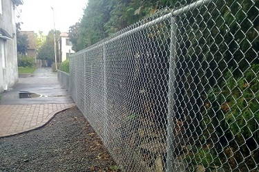 Clôture frost maille de chaîne installée à Laval